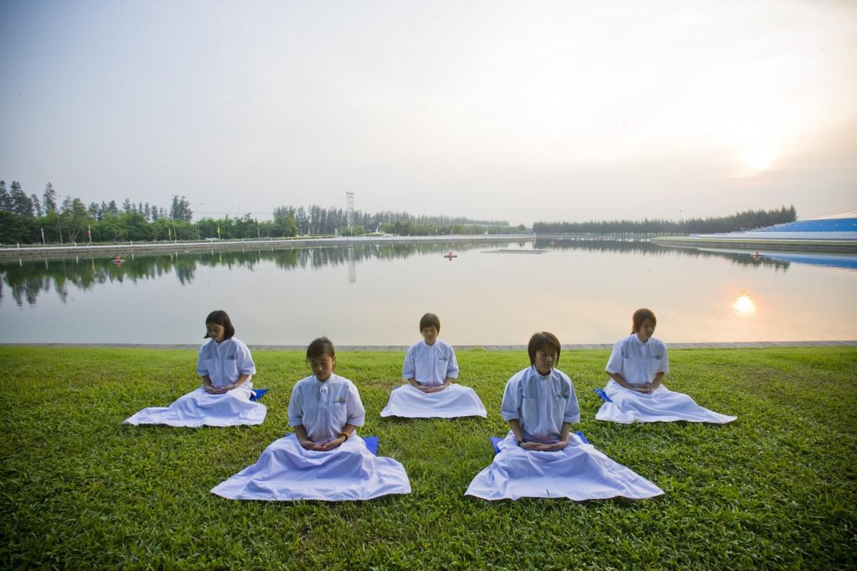 Групови йога медитации на открито